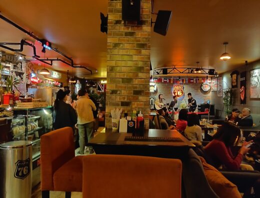 PARK 76 Cafe & Pub